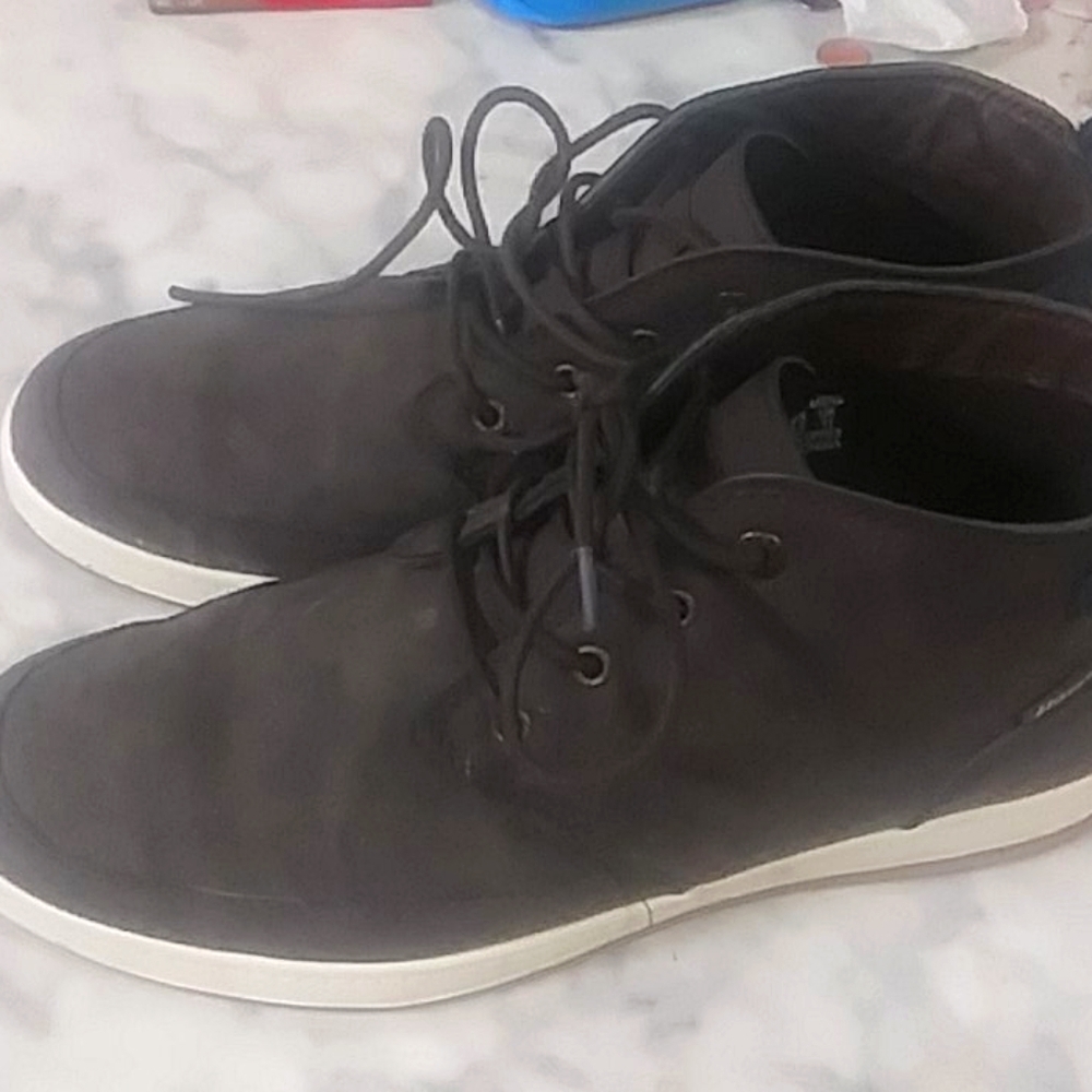 casual shoes